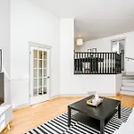 Chic Central 4Bdrm Home-King Bed-Airhockey-Mins Dt