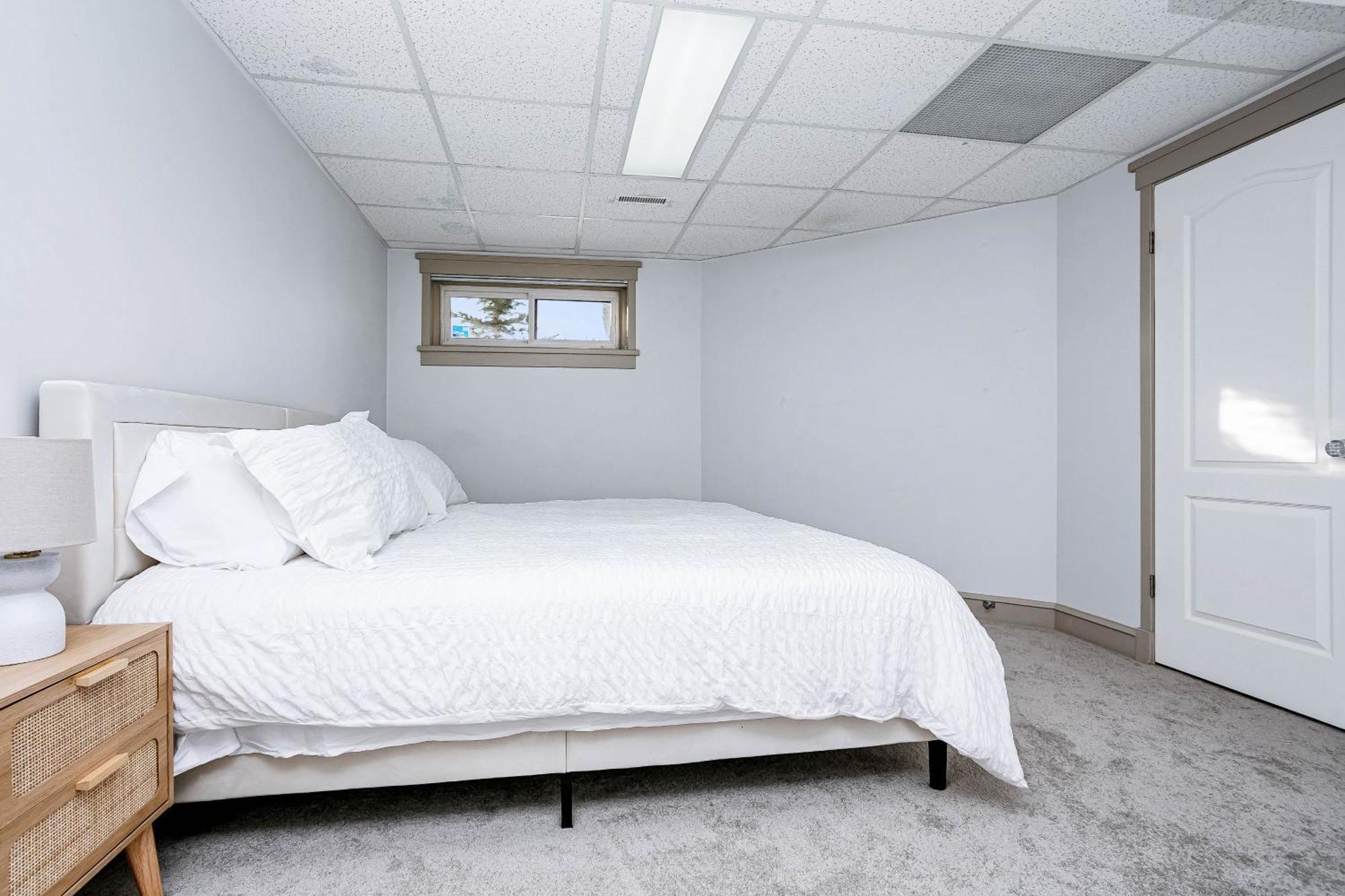 Chic 4bdrm Home-king Bed-airhockey-mins Dt