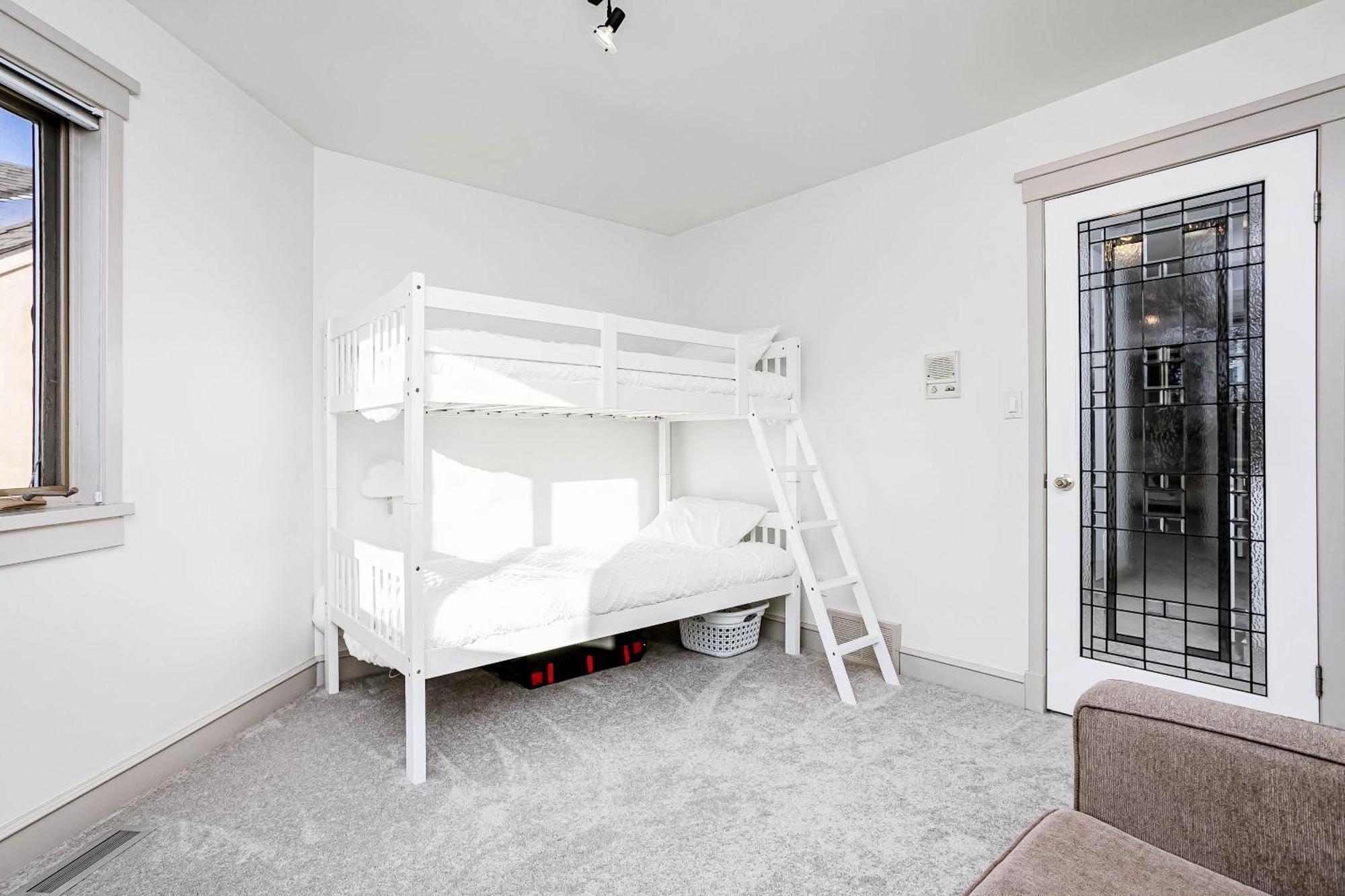 Chic 4bdrm Home-king Bed-airhockey-mins Dt *